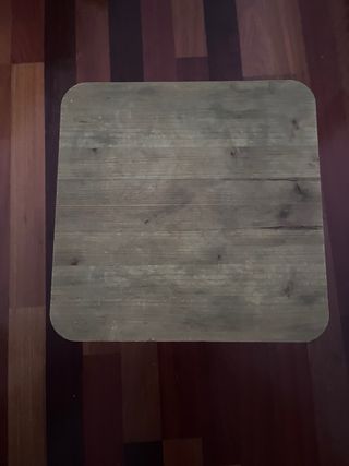 Mesa auxiliar con ruedas y tapa de madera