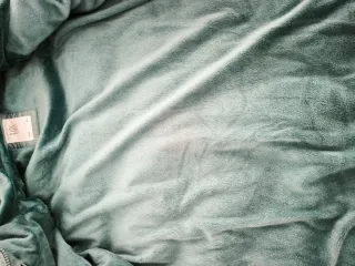 Chaquetón acolchado en color verde turquesa.