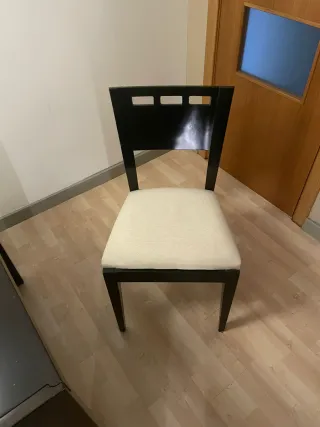 Mesa de comedor con 4 sillas