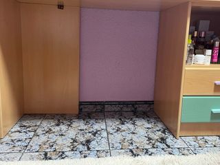 Escritorio y balda de pared madera