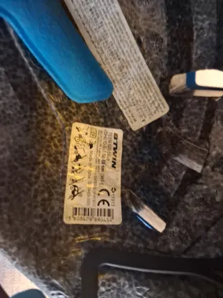 Casco azul Decathlon casi nuevo