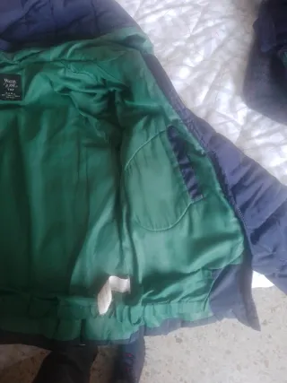 Cazadora acolchada azul y verde