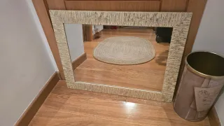 Espejo decorativo madera blanco y gris plata.