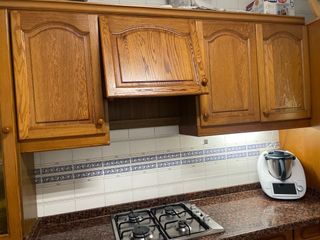 Muebles de cocina madera y encimera granito