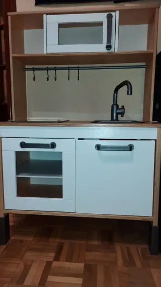 Cocinita de madera para niños IKEA.