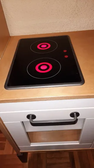 Cocinita de madera para niños IKEA.