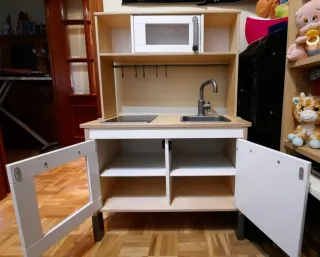 Cocinita de madera para niños IKEA.