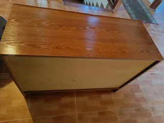 Cómoda de madera con 4 cajones