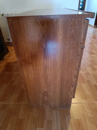Cómoda de madera con 4 cajones