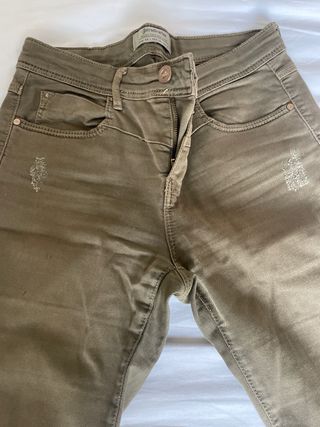 Pantalón caki Stradivarius Talla 36