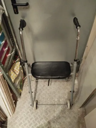 Caminador de acero Atenas