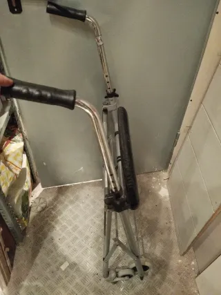 Caminador de acero Atenas