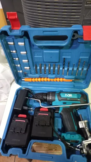 Maletín de herramientas con taladro