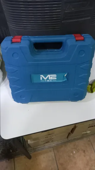 Maletín de herramientas con taladro