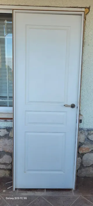 Puerta interior blanca