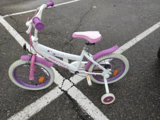 Se vende Bicicleta infantil fantasy, 16 pulgadas.