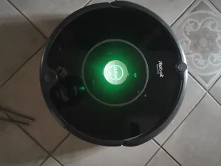 Robot aspirapolvere iRobot Roomba modello 606
