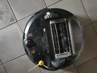 Robot aspirapolvere iRobot Roomba modello 606