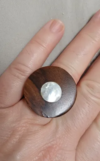 Anillo madera y nacar artesanal