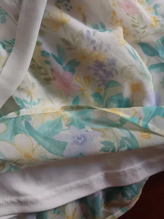 Mono niña blanco y estampado floral