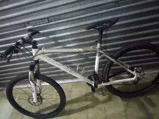Bicicleta Rockrider 8.2