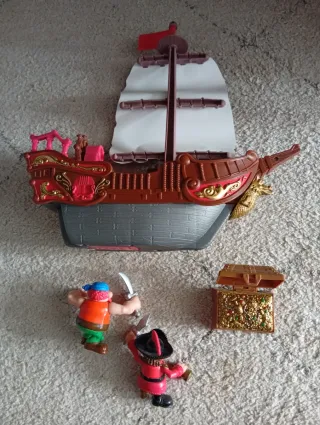 Barco Pirata con Figuras y Cofre en perfecto estad