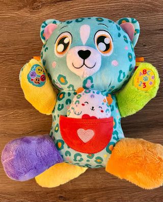 Peluche musical de leopardo