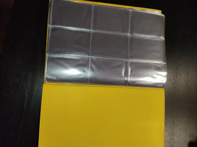 Archivador Pokémon Amarillo