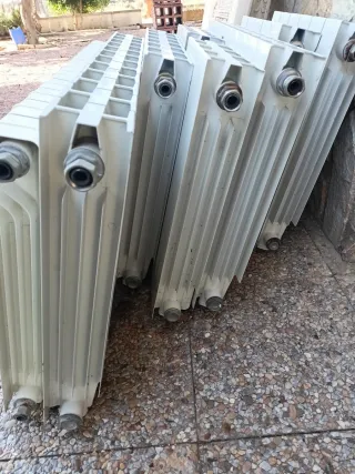 Radiadores de gas metálicos blancos