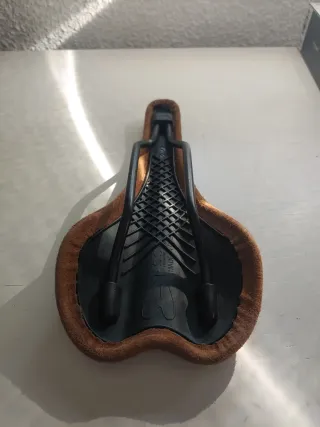 Sillín Essax Miura Marrón