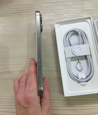 iPhone 16 Pro Max Plata