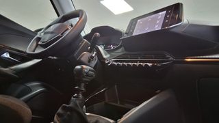 Peugeot 2008 1.5 BlueHDi 2022.