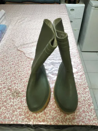 Stivali bassi in gomma da lavoro.