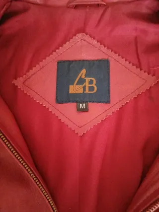 Cazadora de piel roja