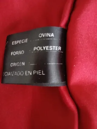 Cazadora de piel roja