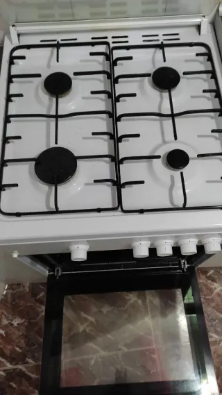 Cocina de gas con horno y 4 fogones