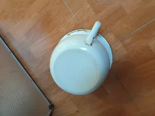 Orinal antiguo esmaltado blanco