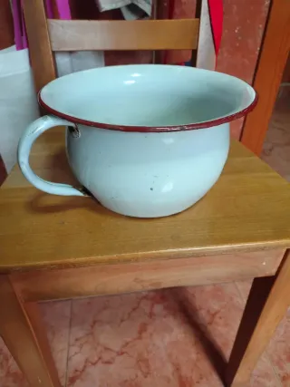 Orinal antiguo esmaltado blanco