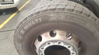 Neumáticos de camión usados