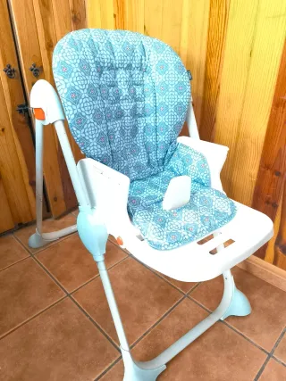 Trona infantil con cojín estampado