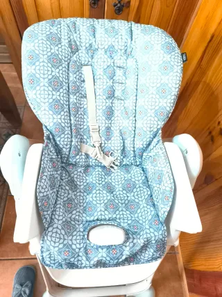 Trona infantil con cojín estampado