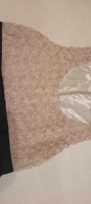 Vestido de fiesta beige y negro