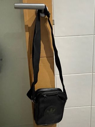 Bandolera Adidas Negra Perforada