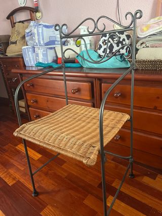 Silla vintage metal y mimbre