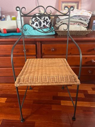 Silla vintage metal y mimbre