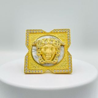 SELLO MEDUSA NACAR CUADRADO 18K