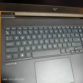 HP Victus 7840HS RTX4060