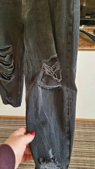 Jeans uomo neri strappati taglia 48