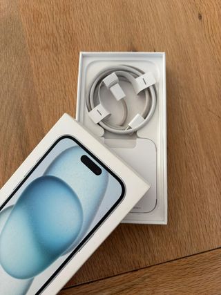 iPhone 15 128GB bundle scatola + cavo + 3 cover