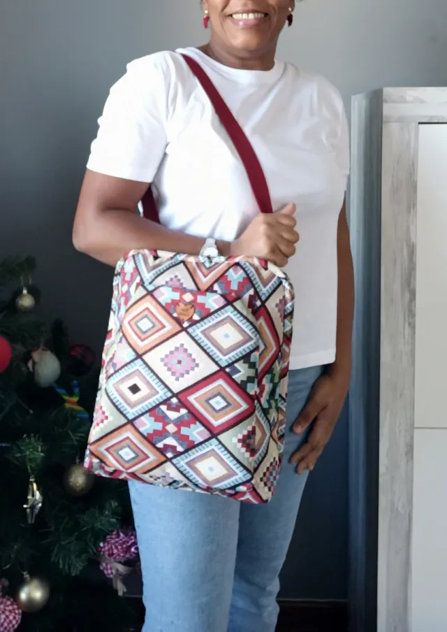 Mochila multicolor con bolsillo frontal